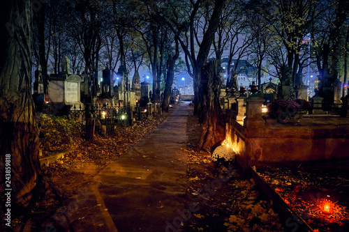Obraz na płótnie Memento mori - lights and graves on All Saints' Day in the Powazki Cemetery (Polish: Cmentarz Powazkowski) - is a historic cemetery located in the Wola district, western part of Warsaw, Poland