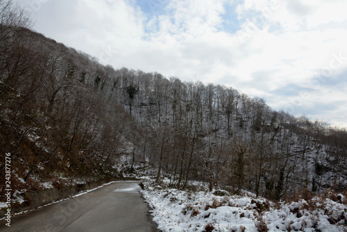 Paesaggio montano innevato, in Campania, Sud Italia. Gennaio 2019.