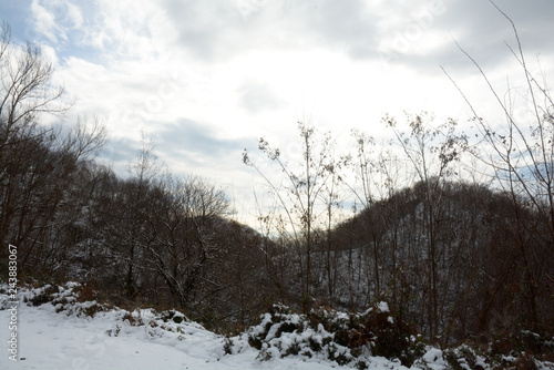 Paesaggio montano innevato, in Campania, Sud Italia. Gennaio 2019. 