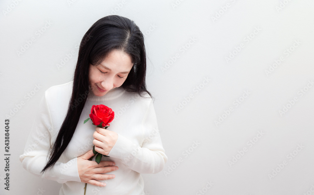 Valentine's Day concept flowers roses gift to girl in love . Asian women happy and surprised When she get the roses for romantic date dinner. Valentine's Day concept flowers roses gift to girl in love . Asian women happy and surprised When she get the roses for romantic date dinner.