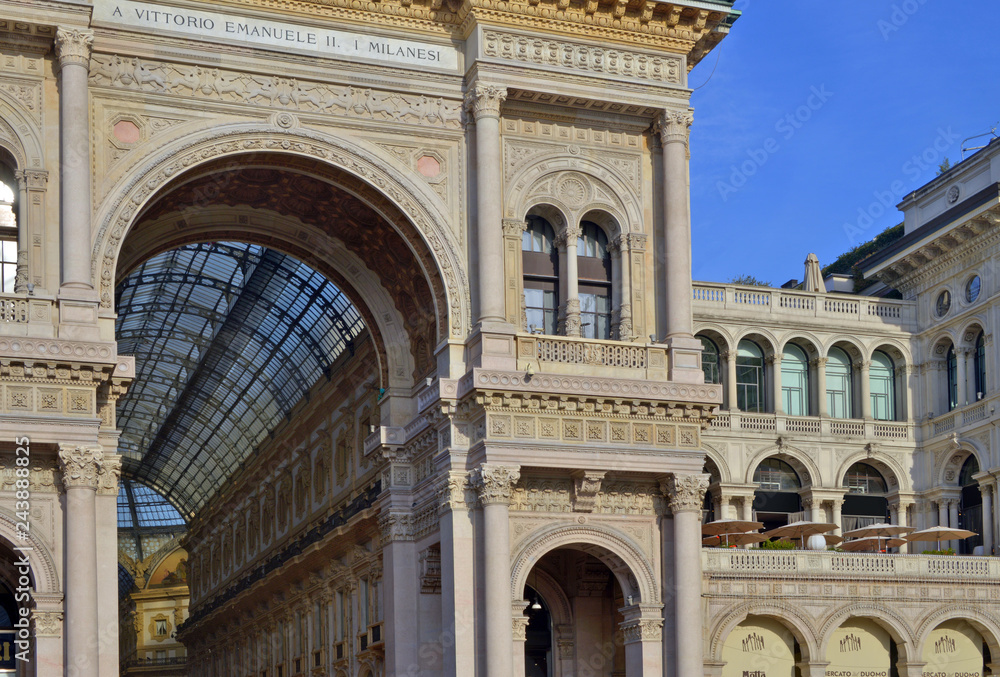 veduta di alcuni angoli di Piazza del Duomo a Milano
