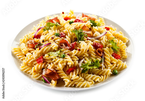 Pasta with ham and vegetables