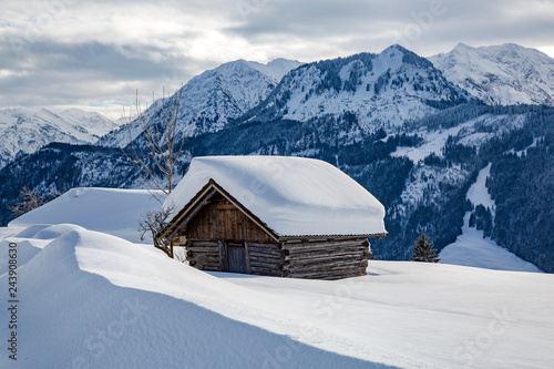 Stadel - Alpe - Tiefschnee - Alpen - Allgäu - Winterwonderland