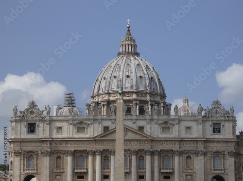 Museos Vaticanos, plaza y Basílica de San Pedro, Roma, Italia.