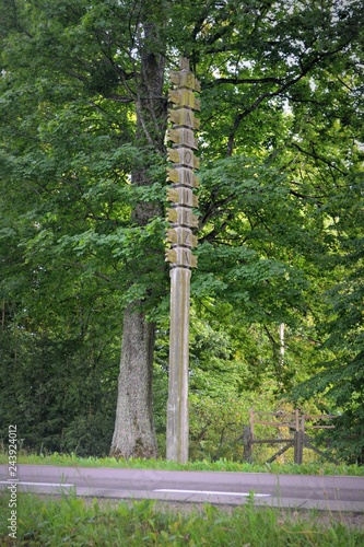 Drogowskaz z drewan, Białowieża, Polska photo