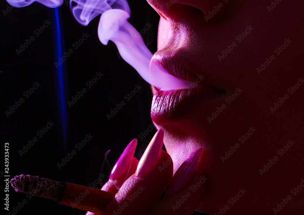 Girls Smoking Pics