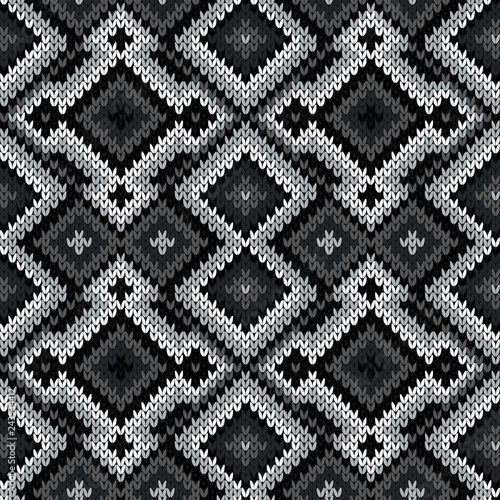 Knitted seamless ornate pattern