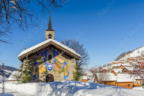 Wallpaper Mural France, Savoie (73), la chapelle de Mussillon, Notre Dame des Neiges dans le village de Méribel. Torontodigital.ca