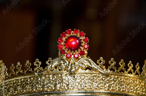 the crown used by the bride and groom in the Romanian Orthodox Church