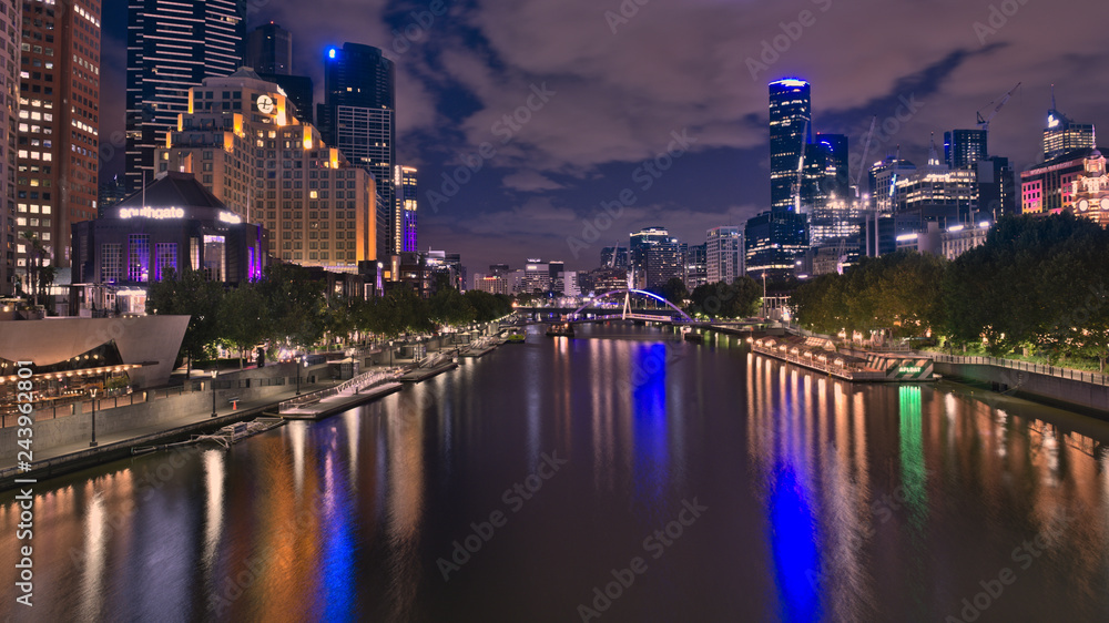 Fototapeta premium South Bank on the Yarra River with reflections at night