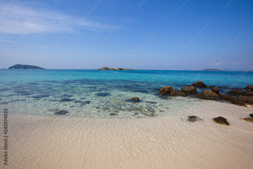 Bright blue sea view, natural background of beach, lake, bright sky wallpaper Natural beauty without additives