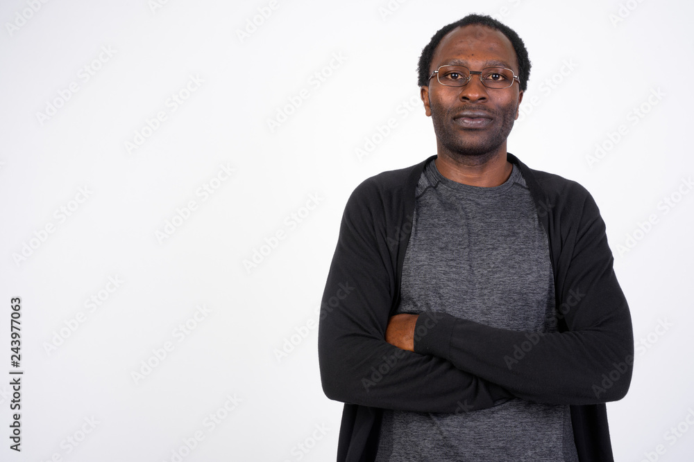 Fototapeta premium African man wearing eyeglasses with arms crossed