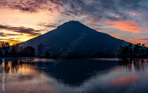 Sunrise Landscape Mountain and Lake Water Cloud Nature Scenic Background Sunset