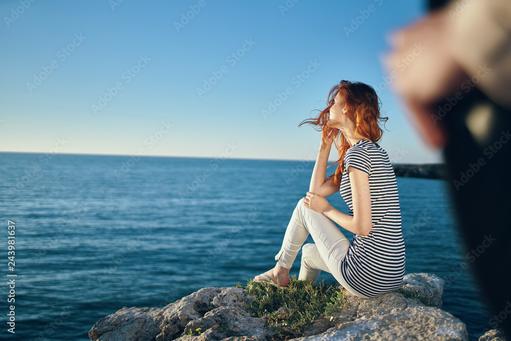 Naklejka premium woman by the sea