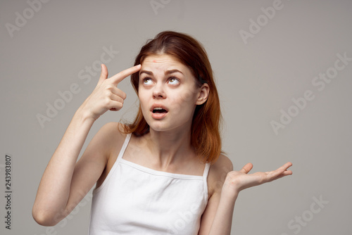 surprised woman shows finger on forehead