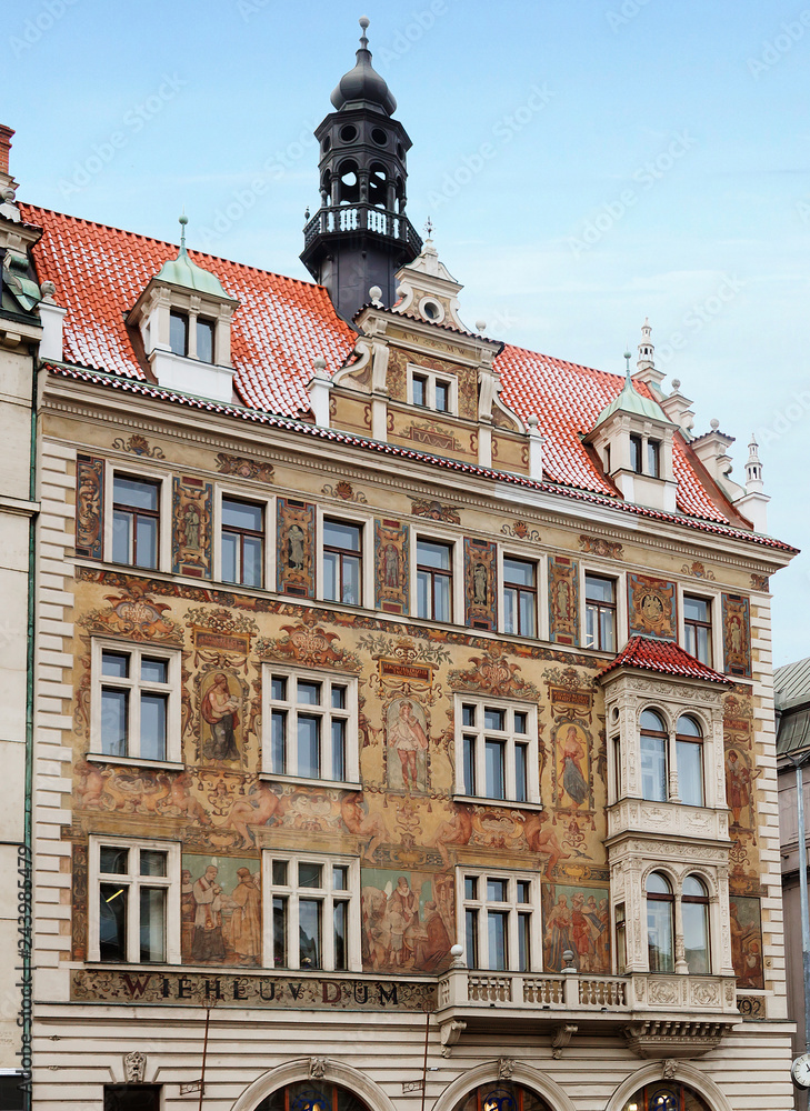 Fototapeta premium Praga, Czechy, Vila House. Ten wspaniały budynek, zbudowany w 1896 roku, został zaprojektowany przez wybitnego czeskiego architekta, historyka sztuki i filantropa Antonina Vil.