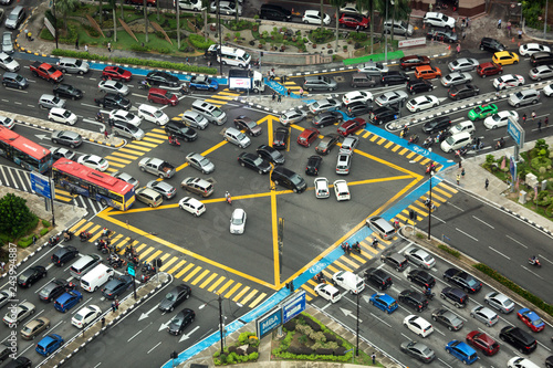 Canvas-taulu Aerial view looking down onto very busy intersection with heavy traffic