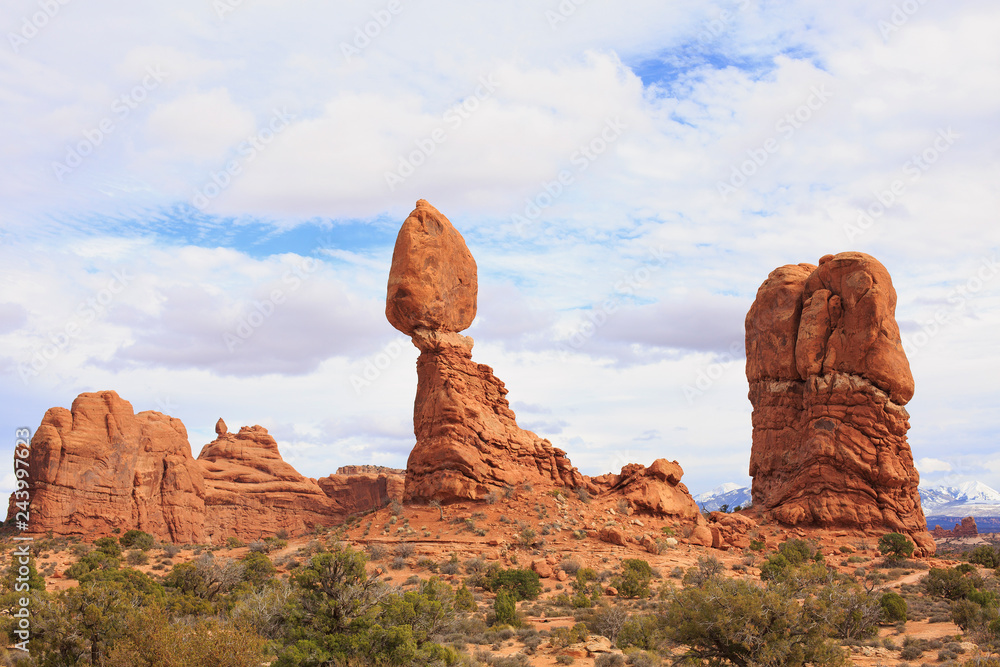 Fototapeta premium Balanced Rock at Arches National Park landscape.