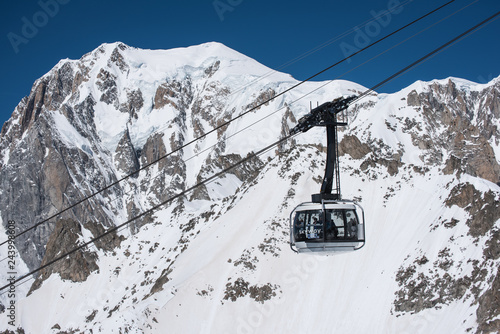 Tableau sur toile funivia skyway con sfondo monte bianco