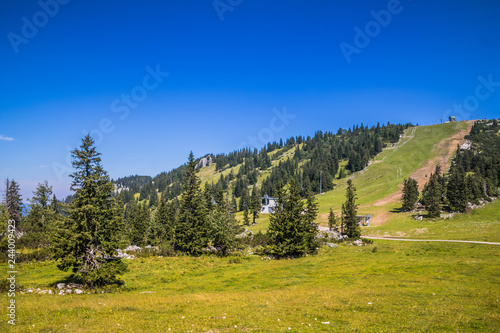 Das Hochkar ist mit einer Höhe von 1808 m ü. A. der höchste Gipfel der an der niederösterreichisch-steirischen Grenze befindlichen Göstlinger Alpen.