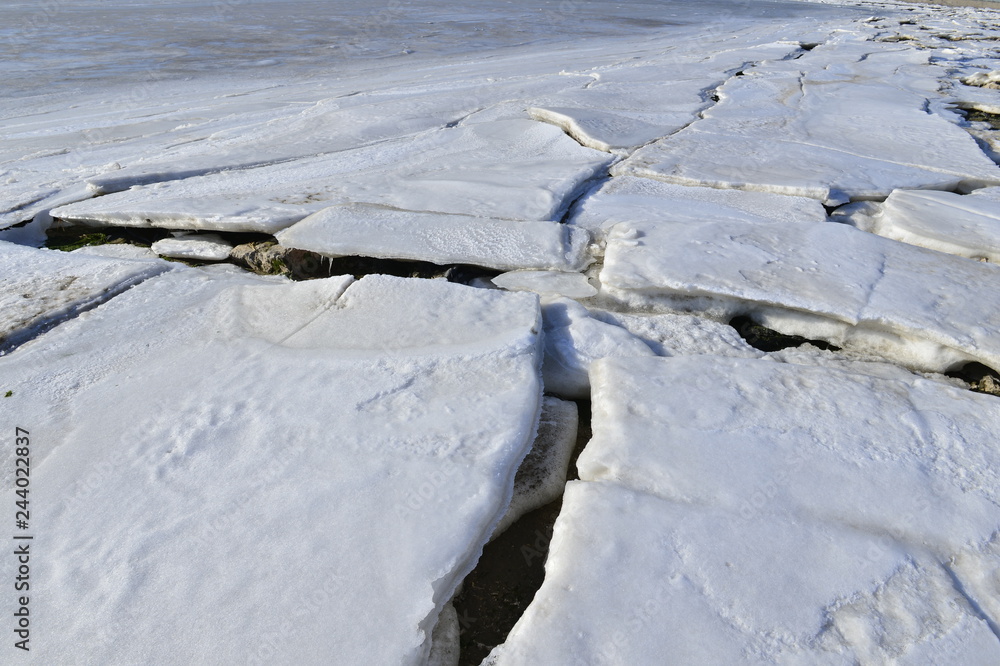 The accumulation of sea ice in the sea The accumulation of sea ice in the sea