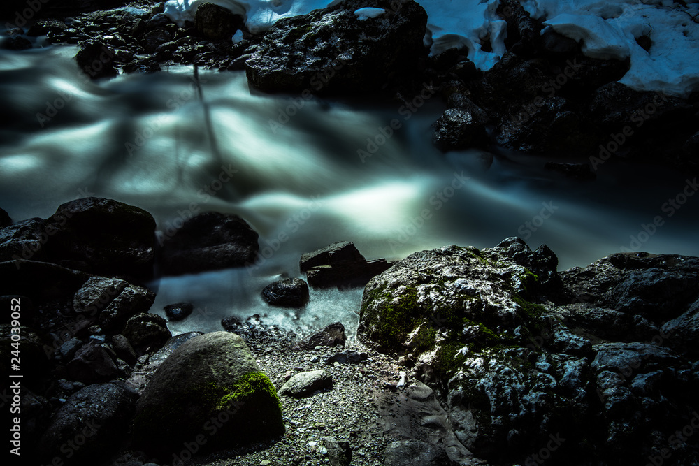 Obraz premium Creek in austria winter