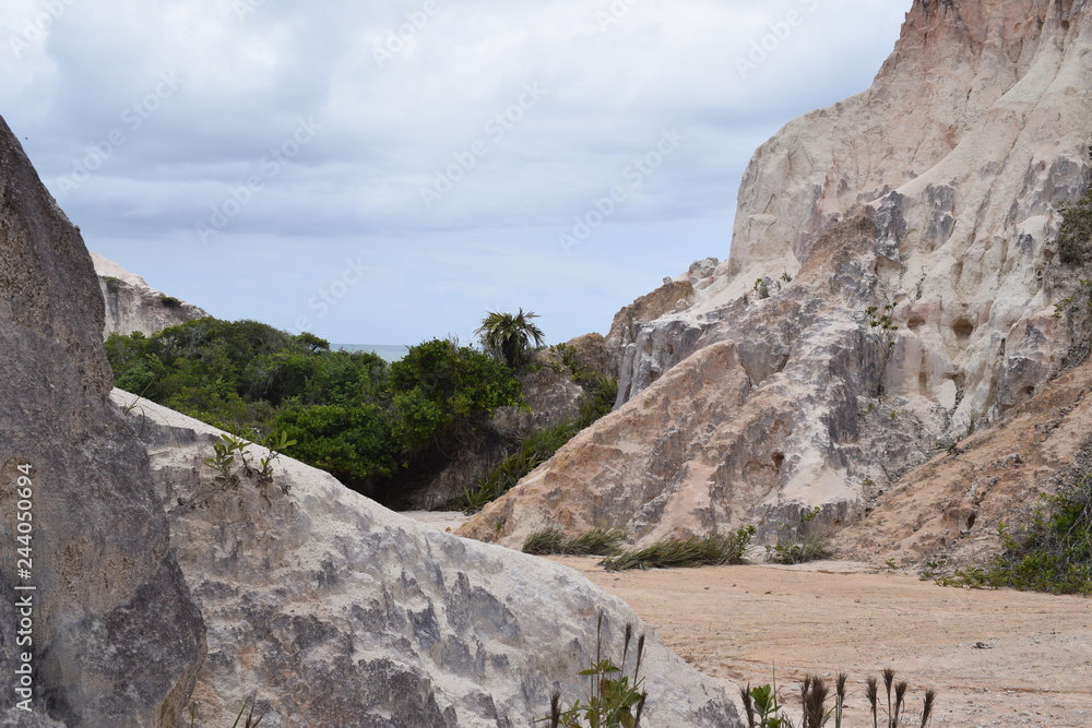 Colina de pedra branca. Falésia em Trancoso na Bahia