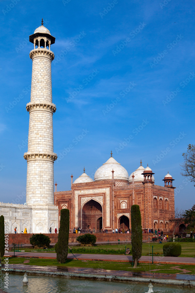 Obraz premium Mosque in the territory Taj Mahal, Indiaia