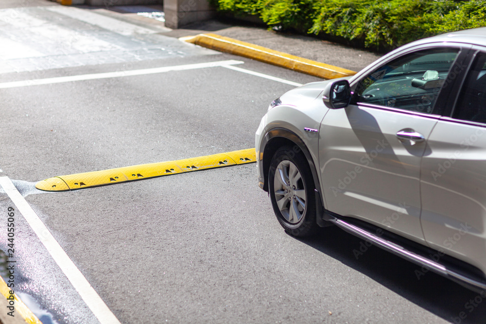 Fototapeta premium 減速レーン 車 一般道 運転