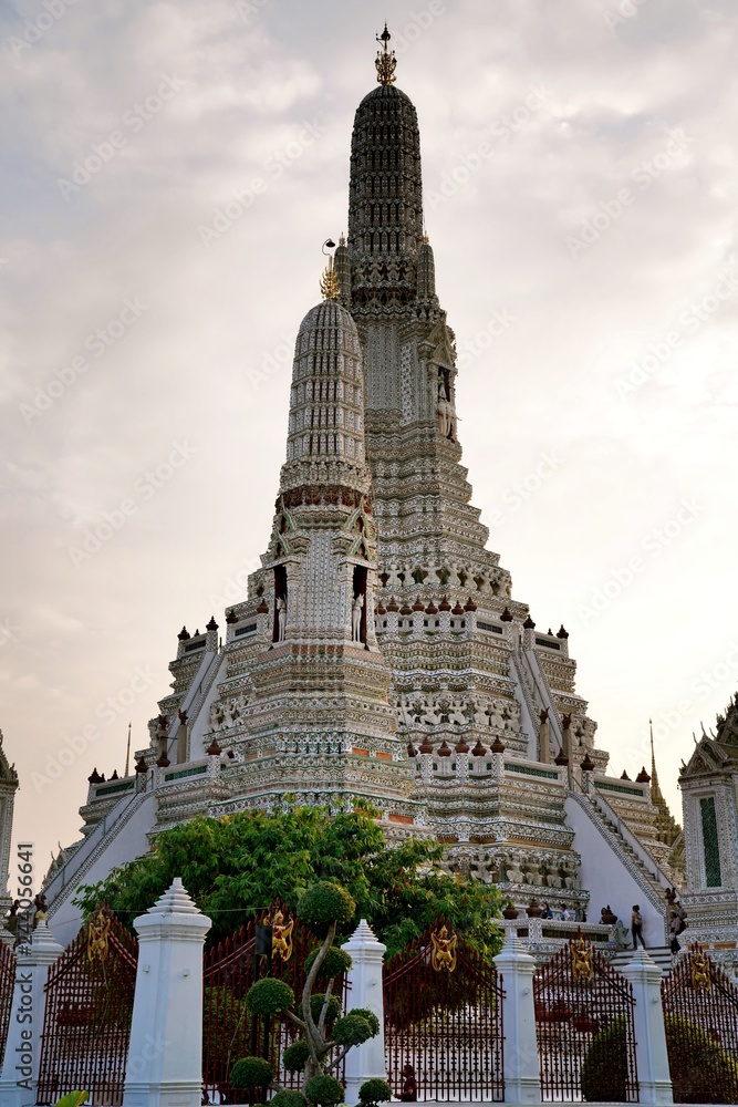 Fototapeta premium wat arun as a famous landmark in Bangkok, Thailand