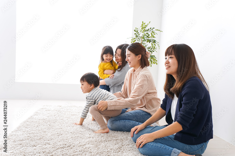 笑顔のお母さんと子供 笑顔のお母さんと子供