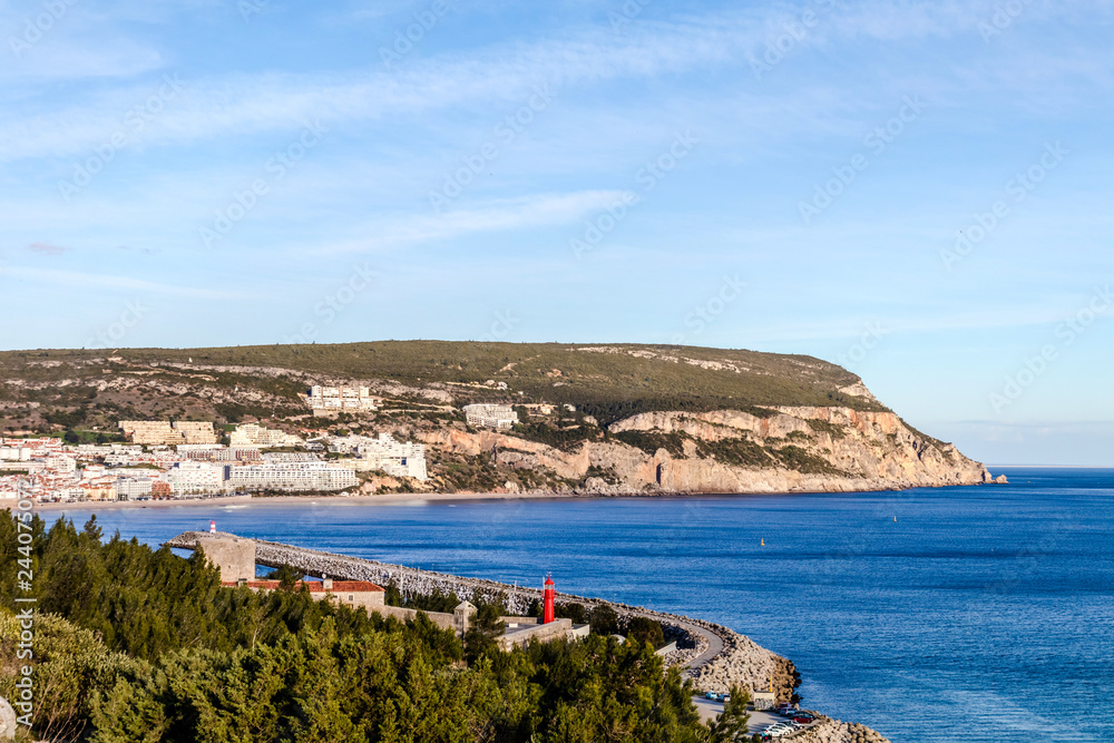 Vista panoramica de Sesimbra em Portugal