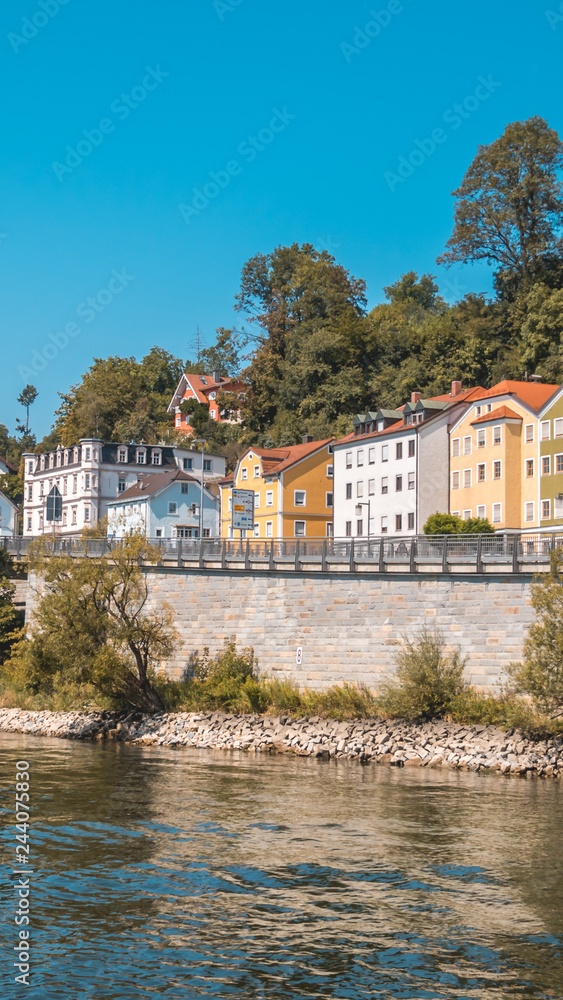 Fototapeta premium Smartphone HD wallpaper of beautiful view at Passau - Danube - Bavaria - Germany
