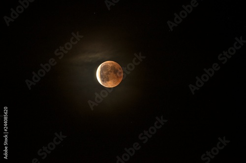 Luna rossa durante una fase dell'eclisse