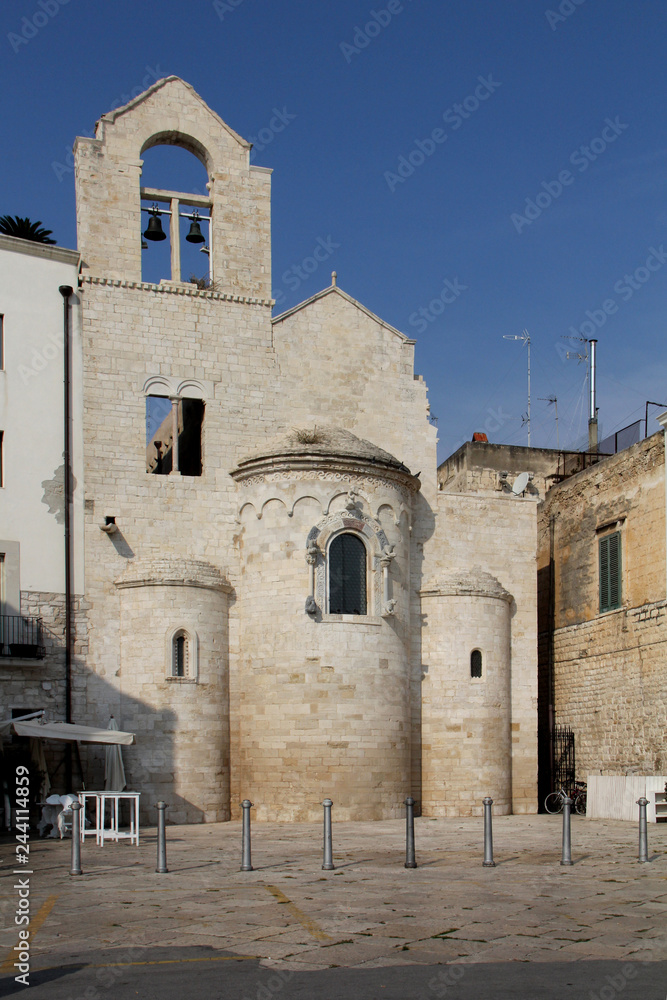 Trani (Puglie); l'abside della chiesa romanica di Ognissanti