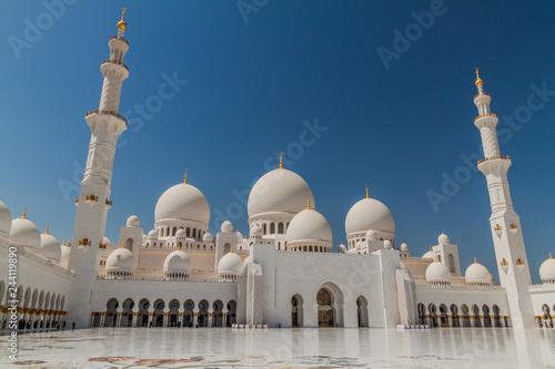 Courtyard of Sheikh Zayed Grand Mosque in Abu Dhabi, UAE