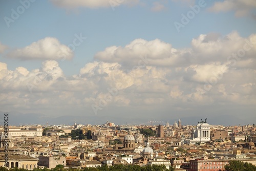Roma, Italia: Vista aerea sui tetti e le chiese di Roma