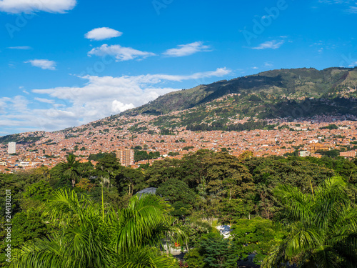 Obraz na płótnie Impressive Skyline of Medellin viewed from Comuna 13 w salonie