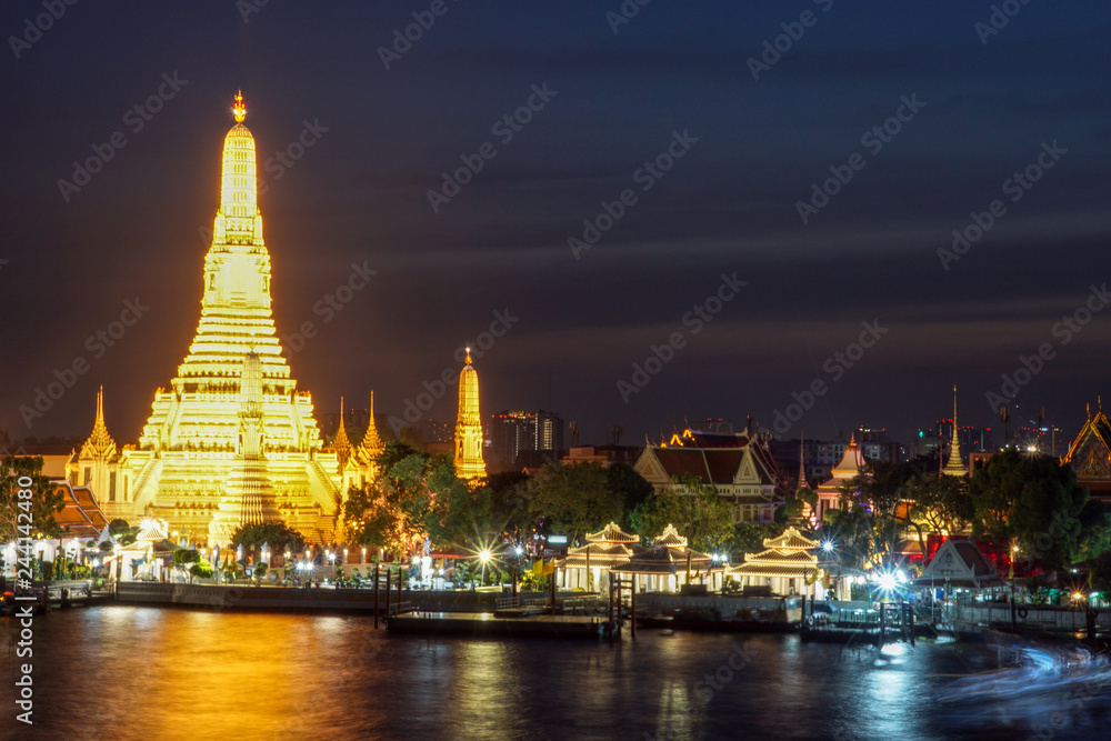 wat arun in bangkok