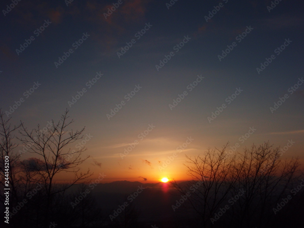 冬の八ヶ岳 ～ 山麓より見送る夕日