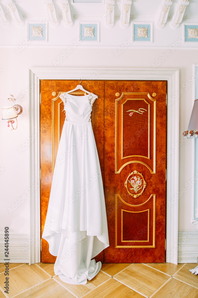 Details at the wedding, bouquet, dress and floristry. Fees at the hotel and the Studio. Details at the wedding, bouquet, dress and floristry. Fees at the hotel and the Studio.