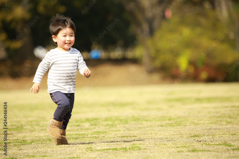 走る男の子 走る男の子