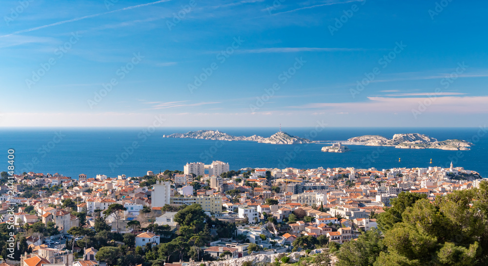 Marseilles is in the heart of Provence, one of the most popular vacation destinations in France. An idyllic pastoral landscape, picturesque coastline within easy reach and are ideal for day trips. 