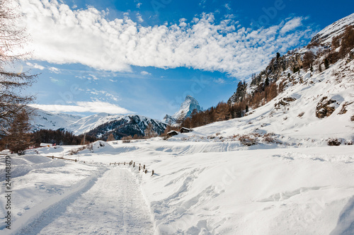 Zermatt, Fur, Zmutt, Blatten, zum See, Winterwanderung, Wanderweg, Wintersport, Matterhorn, Alpen, Wallis, Walliser Dorf, Winter, Schweiz