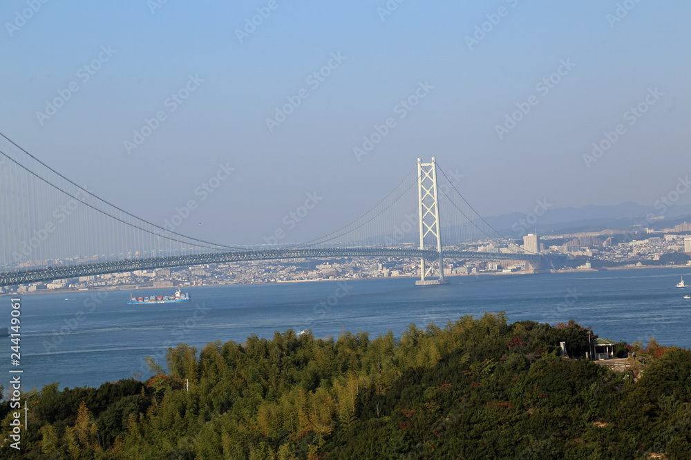 秋の明石海峡大橋