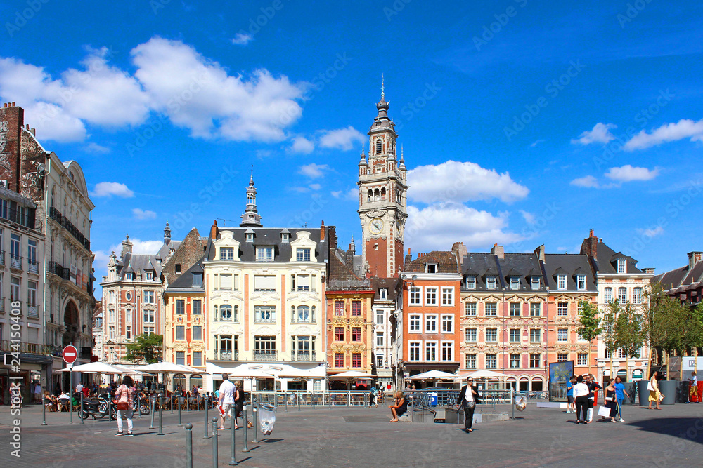 Fototapeta premium Lille (France) / Grand place avec beffroi CCI