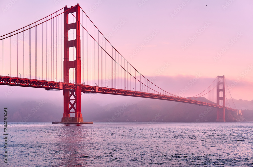 Fototapeta premium Golden Gate Bridge at sunrise, San Francisco, California