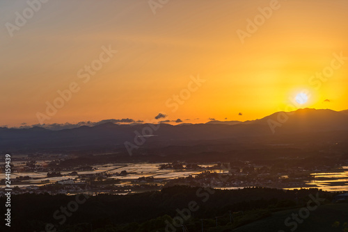 夕日に染まる田植え時期の大崎耕土 © masahiro