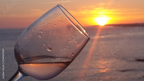 couche de soleil  et verre de rosé