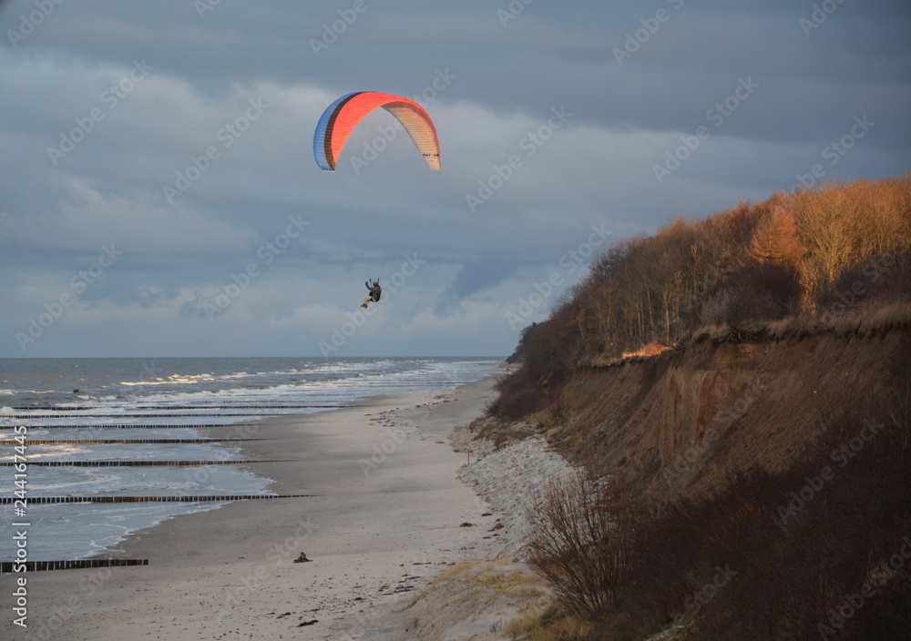 Gleitschirmfliegen an der polnischen Ostseeküste Gleitschirmfliegen an der polnischen Ostseeküste